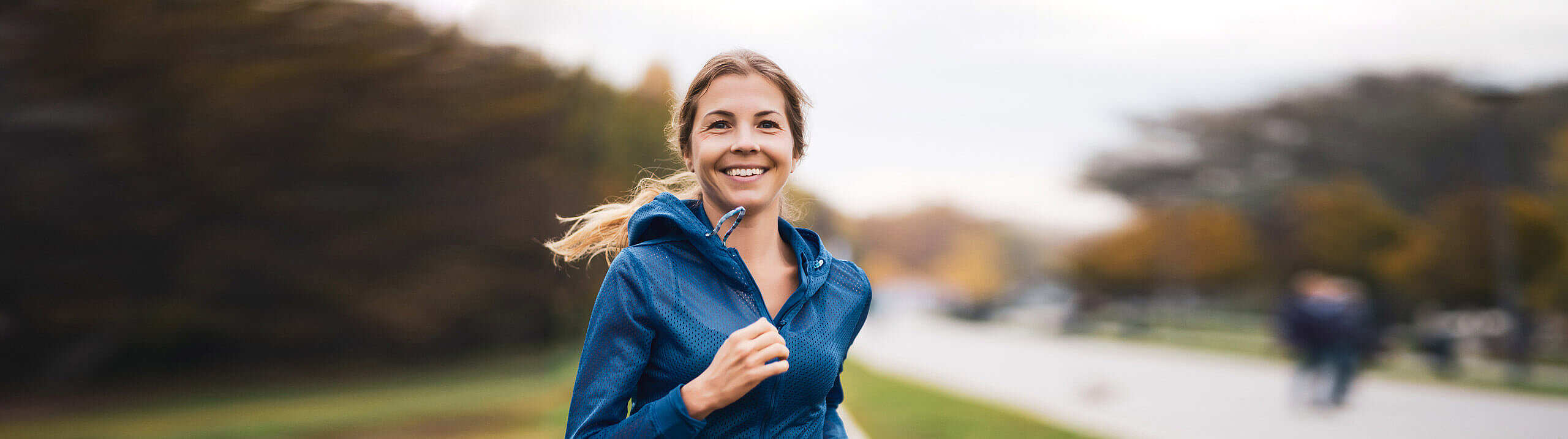 Junge Frau beim Joggen